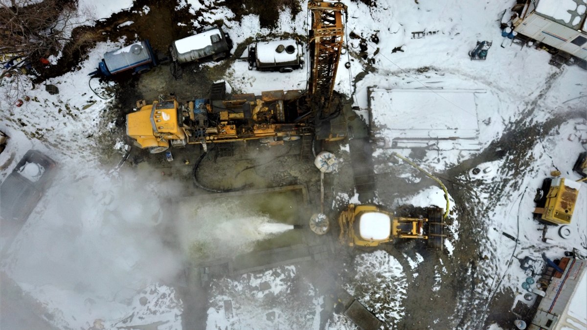 Muş'ta 860 metre derinlikte jeotermal su kaynağına ulaşıldı