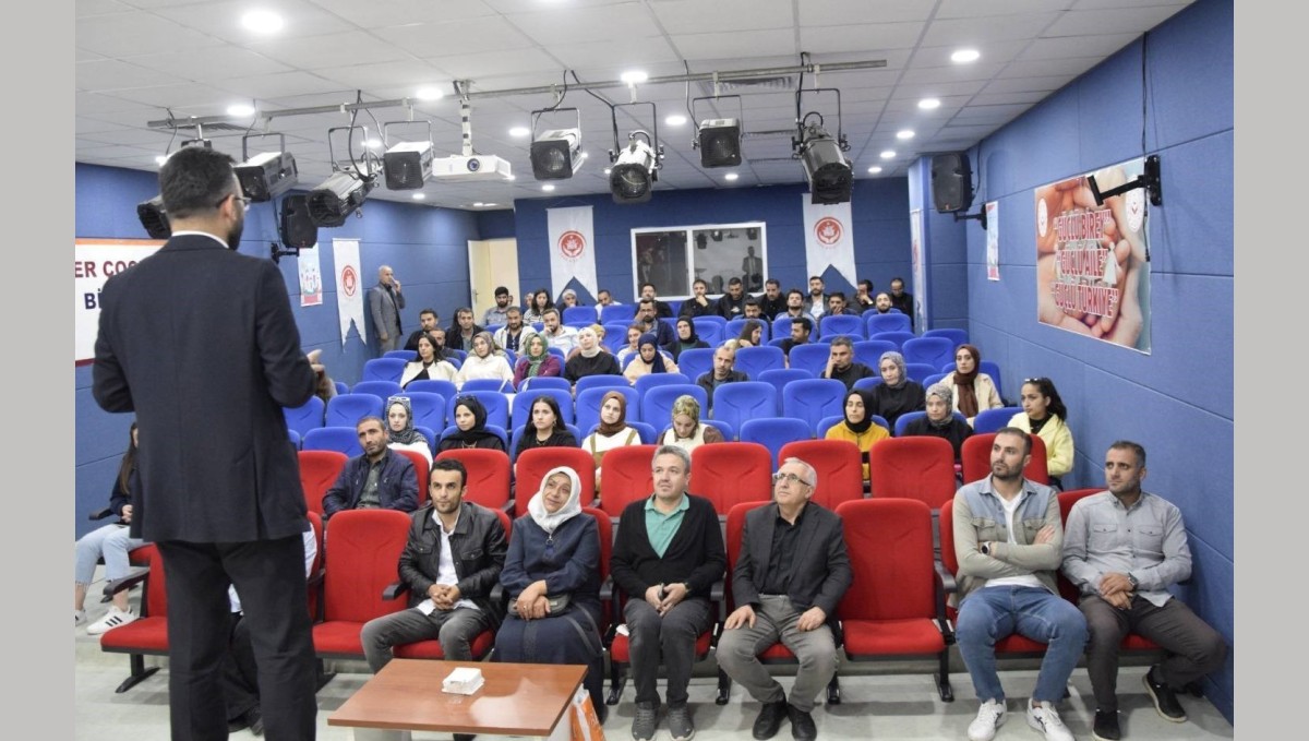 Muş'ta Aile ve Sosyal Hizmetler İl Müdürlüğü personeline travma eğitimi