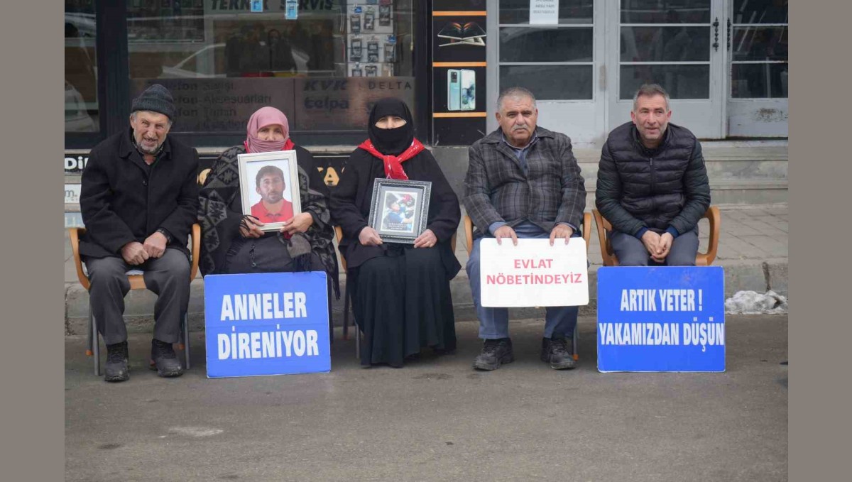 Muş'ta ailelerin evlat nöbeti devam ediyor
