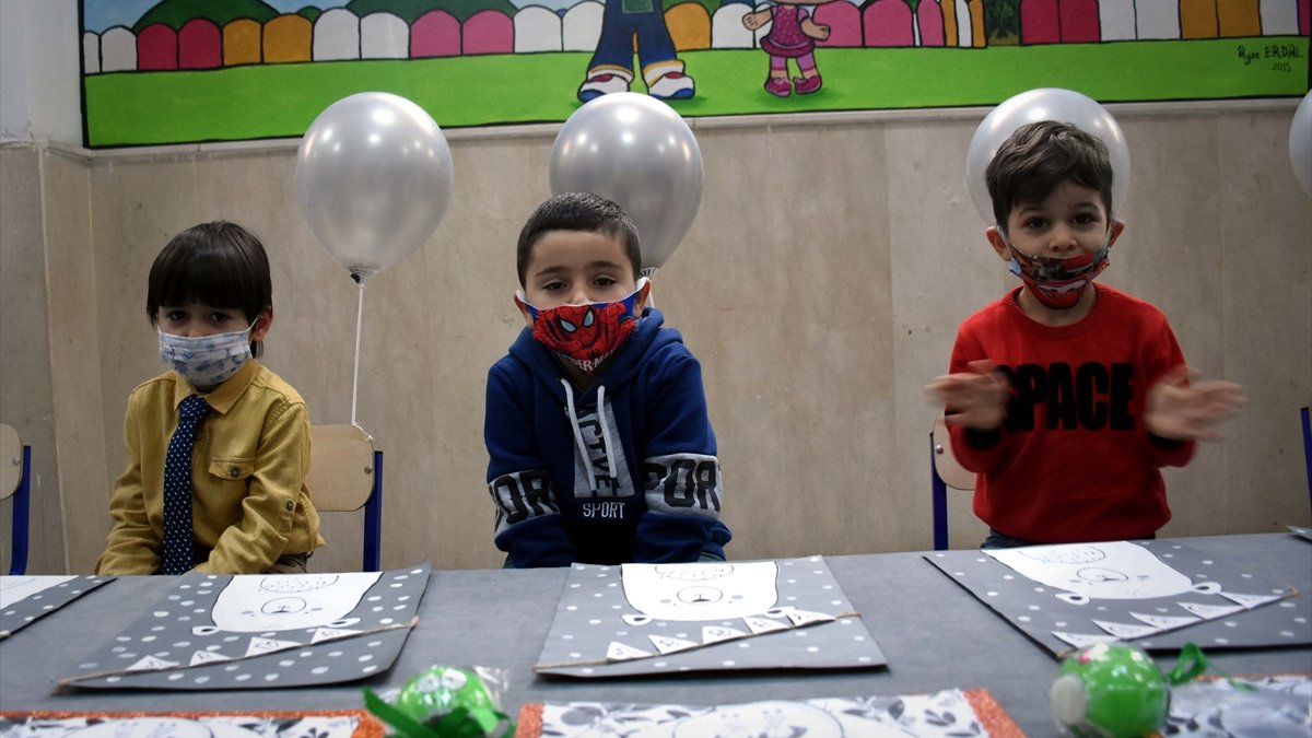 Muş'ta anaokulu öğrencilerinin karne heyecanı