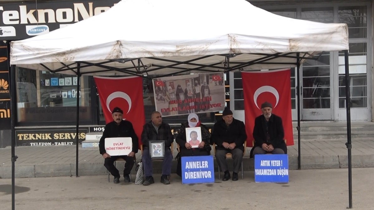 Muş'ta annelerin evlat nöbeti devam ediyor