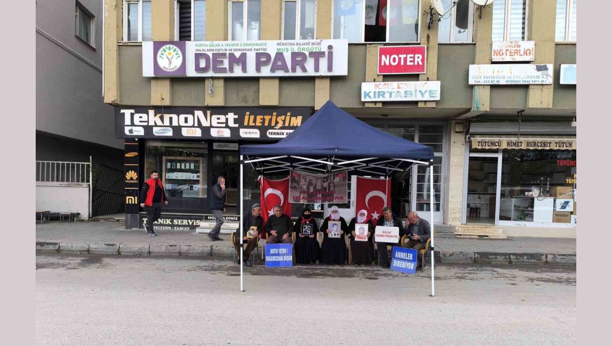 Muş'ta annelerin evlat nöbeti devam ediyor