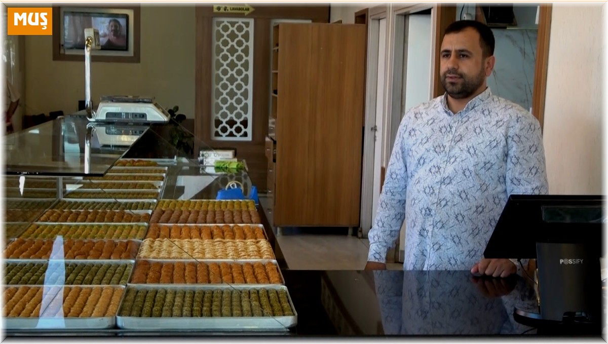 Muş'ta bayram tatlıları tezgahları süsledi