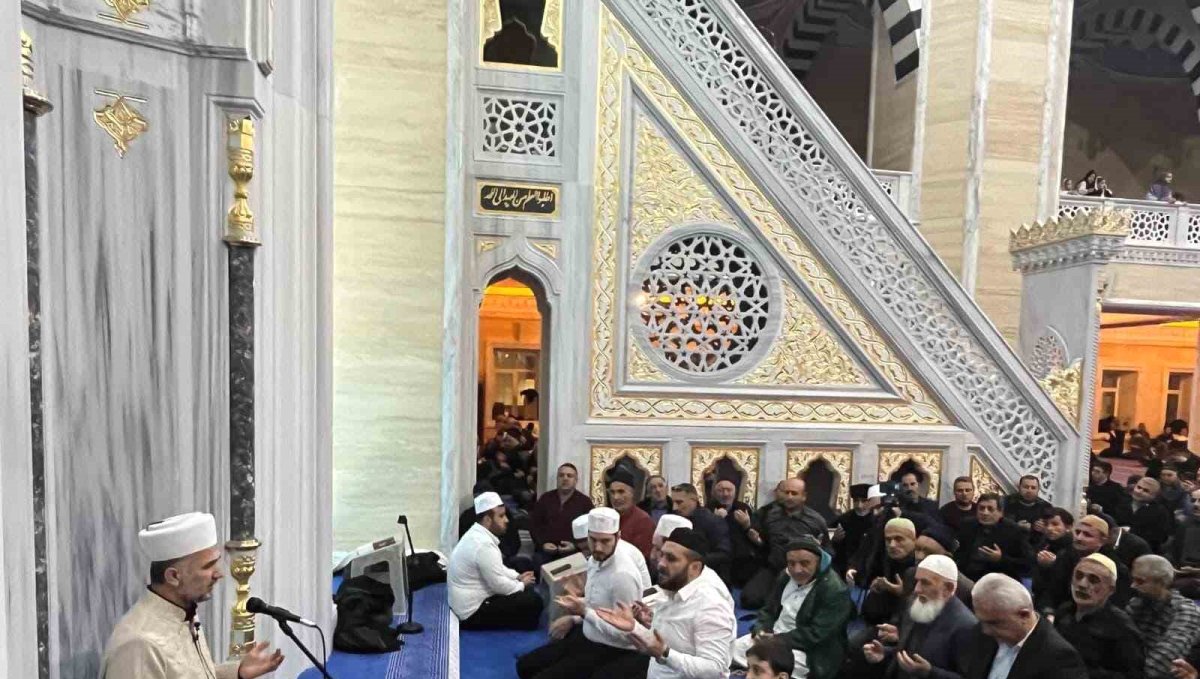 Muş'ta Berat Kandili'nde camiler doldu taştı