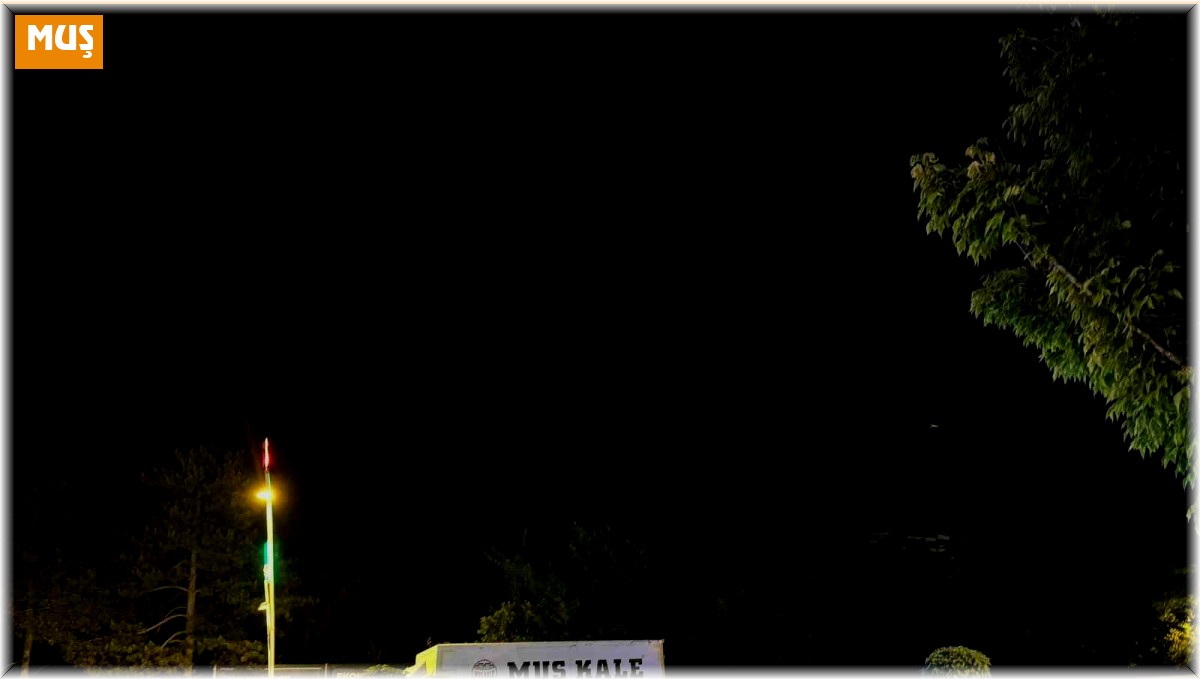 Muş'ta bir kadının bankta unuttuğu çanta polisi harekete geçirdi