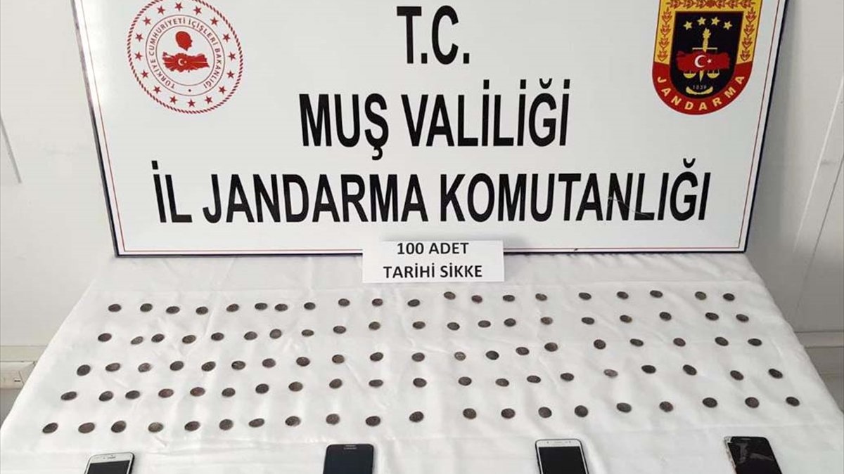 Muş'ta Bizans dönemine ait 100 gümüş sikke ve uyuşturucu ele geçirildi