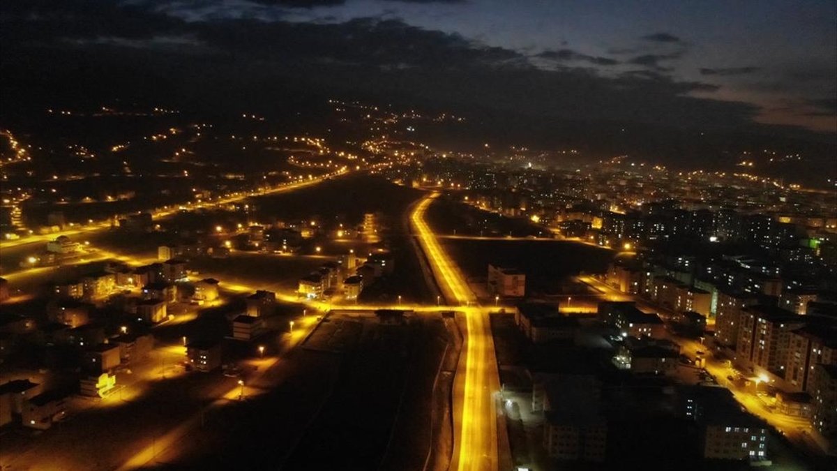 Muş'ta Çar Çayı güzergahı ışıklandırıldı