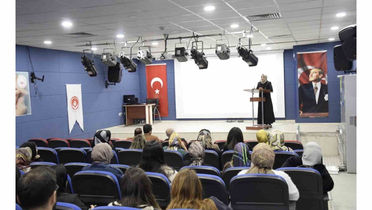 Muş'ta "Çocukluk Çağı Travmaları ve Mücadele" konulu eğitim düzenlendi