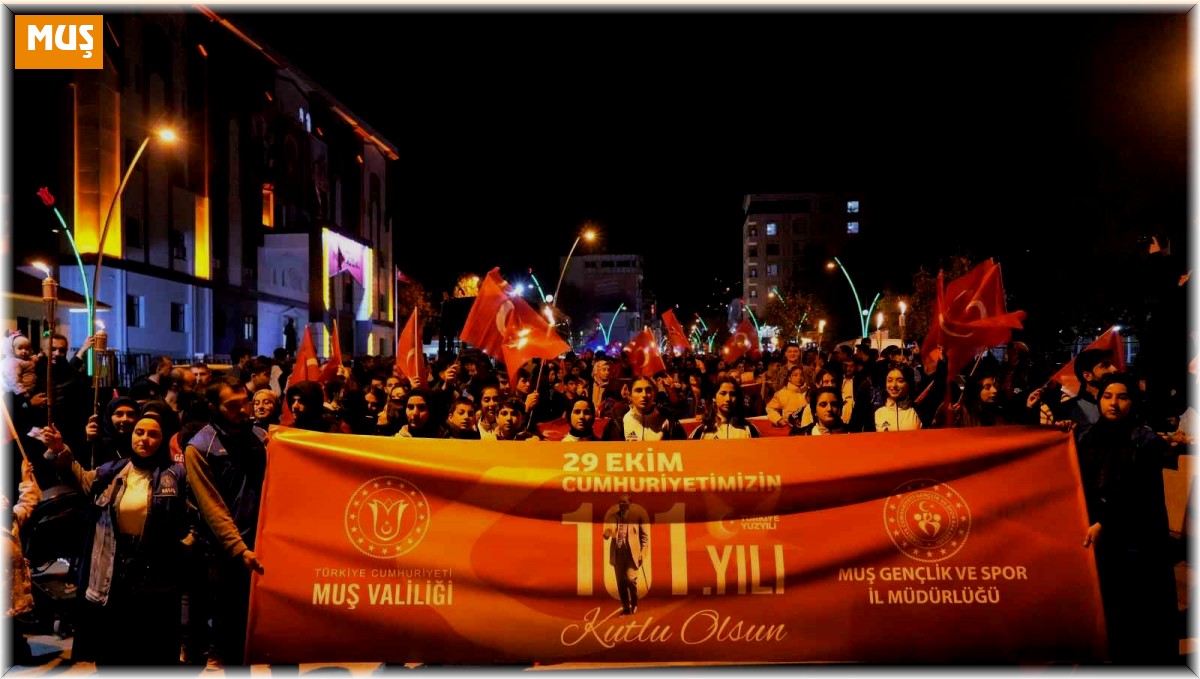 Muş'ta Cumhuriyet Bayramı "fener alayı" yürüyüşü ile kutlandı