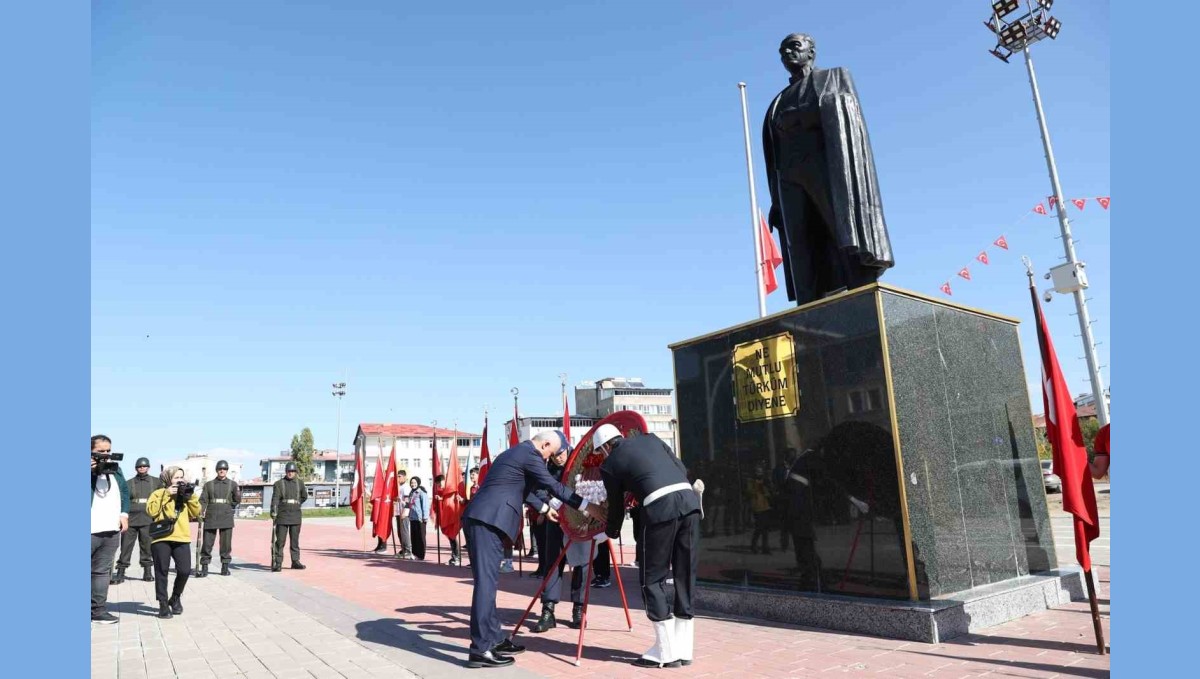 Muş'ta Cumhuriyet'in 102. yılı kutlamaları başladı