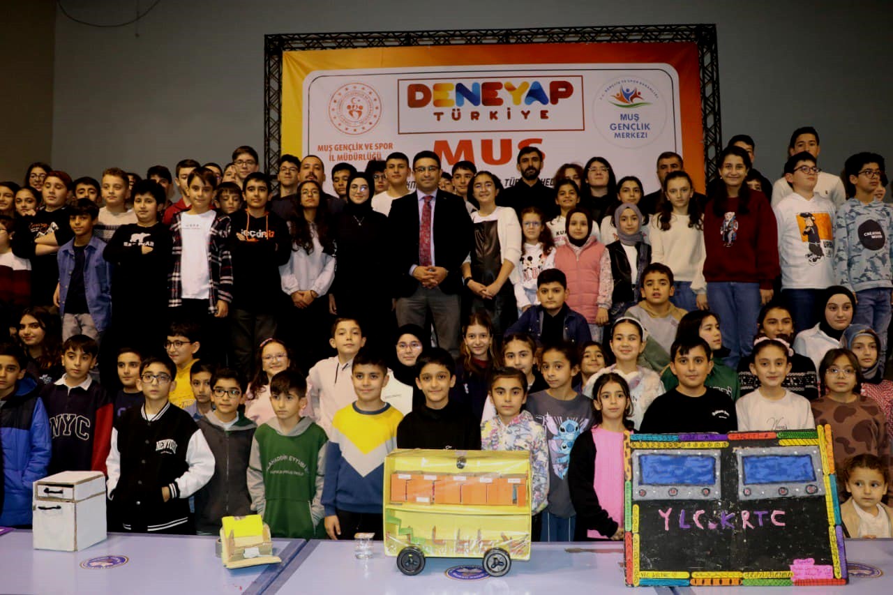 Muş'ta Deneyap Atölyesi öğrencileri şenlikte projelerini sergiledi