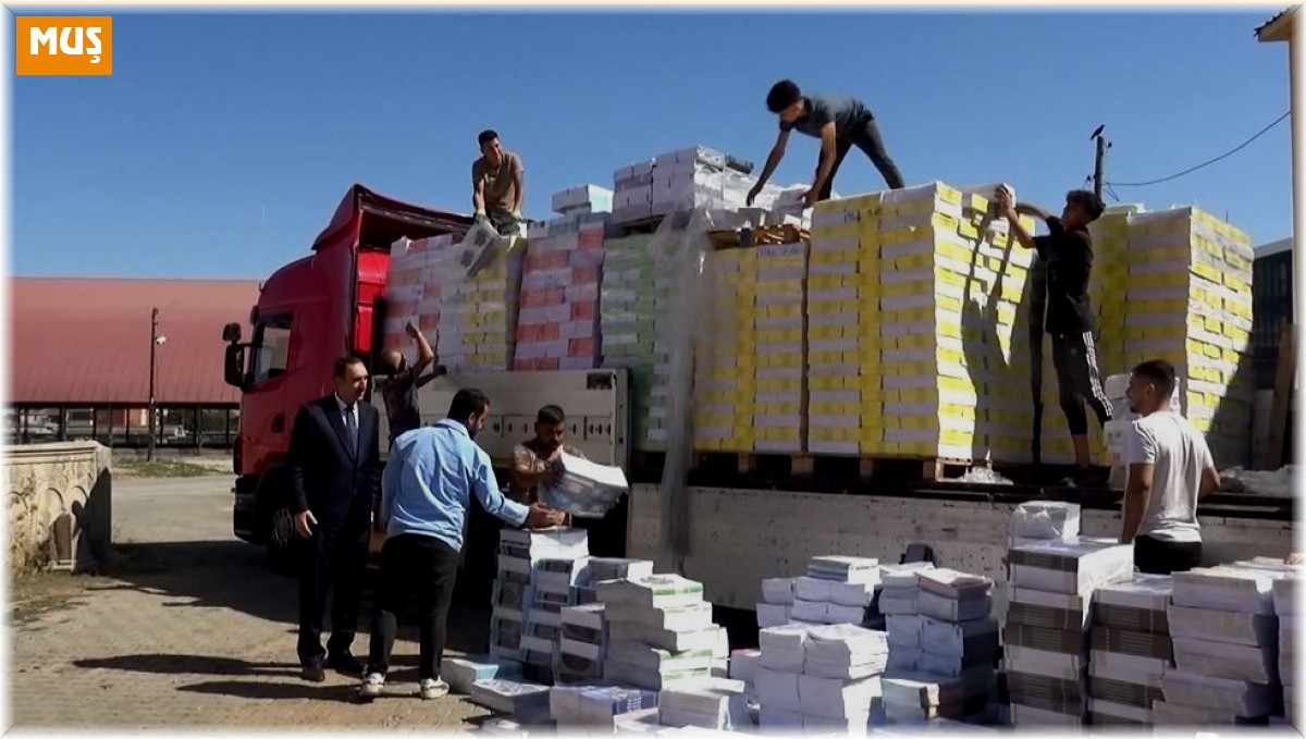 Muş'ta ders kitapları ücretsiz şekilde masalarda hazır