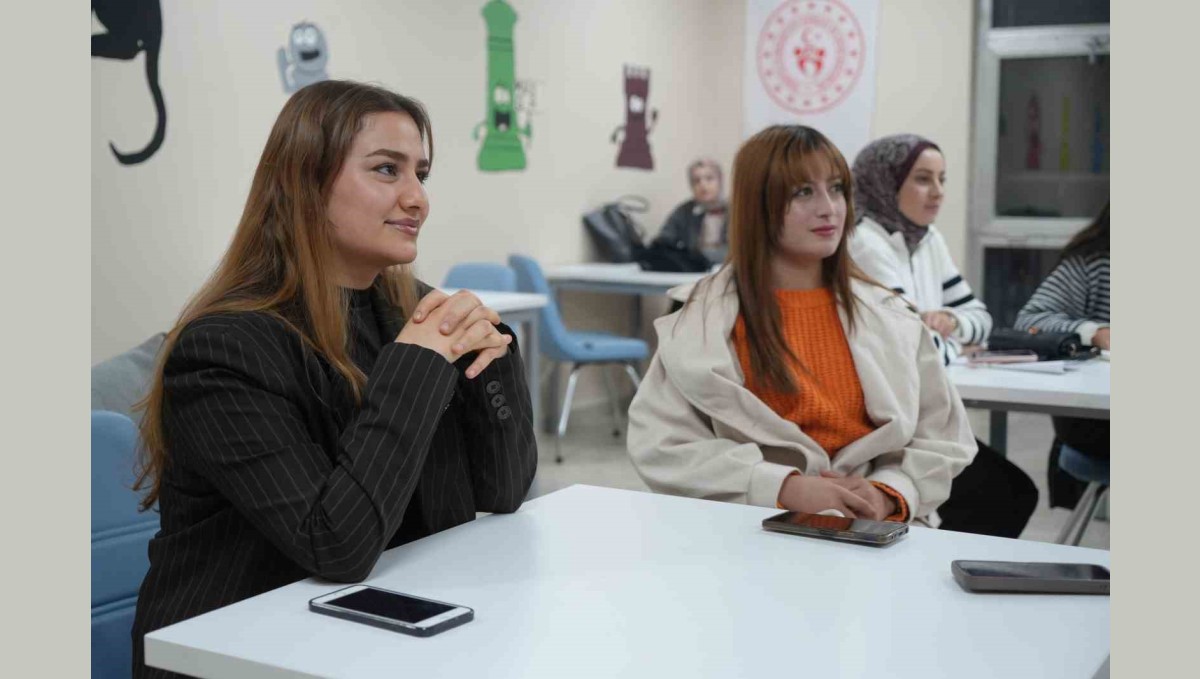 Muş'ta diksiyon ve spikerlik kursuna yoğun ilgi