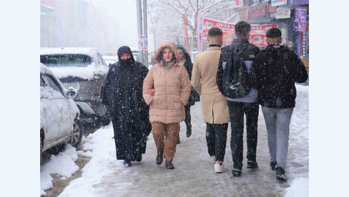 Muş'ta eğitime kar engeli