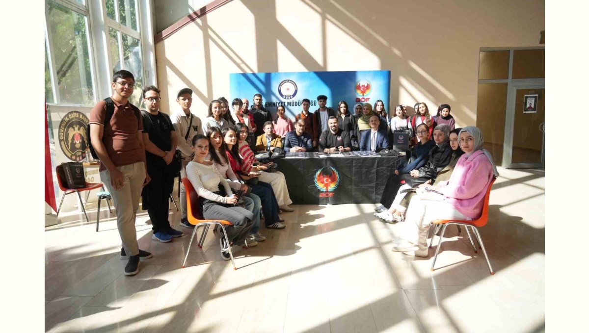 Muş'ta "El Ele Güvenli Geleceğe" projesiyle öğrencilere bilinçlendirme çalışması