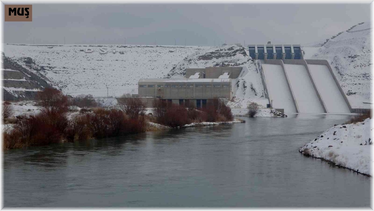 Muş'ta etkili olan kar yağışı barajlara umut oldu