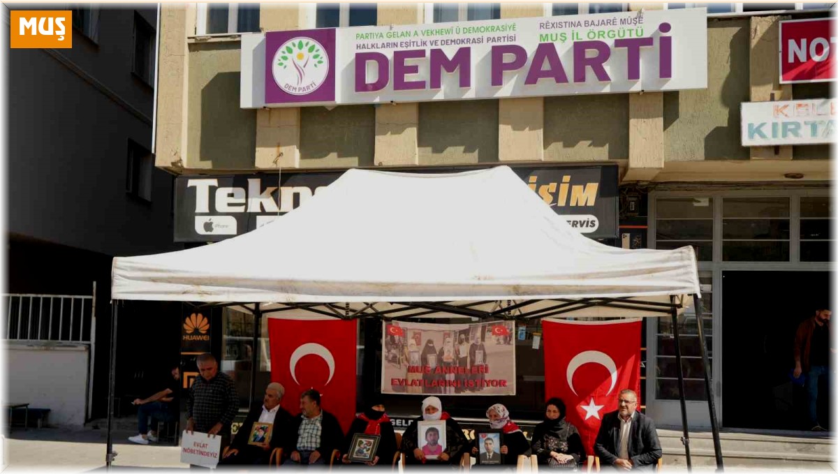 Muş'ta evlat nöbeti devam ediyor