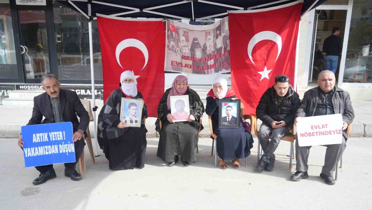 Muş'ta evlat nöbeti devam ediyor