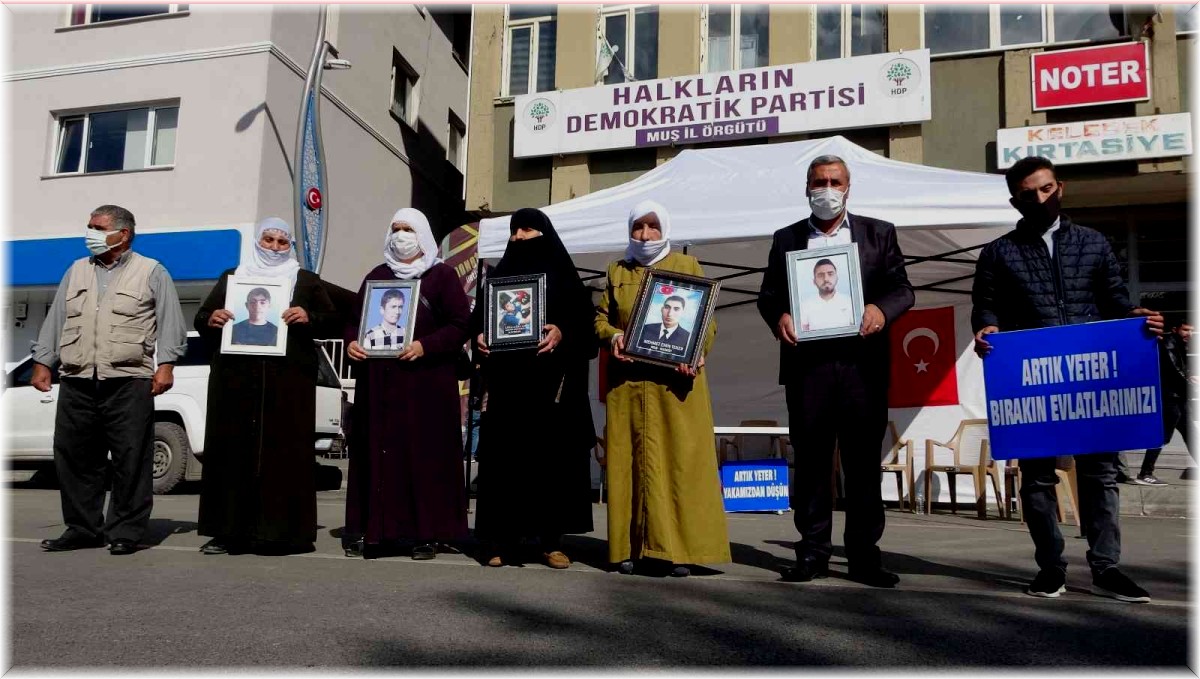 Muş'ta evlat nöbetine 2 aile daha katıldı