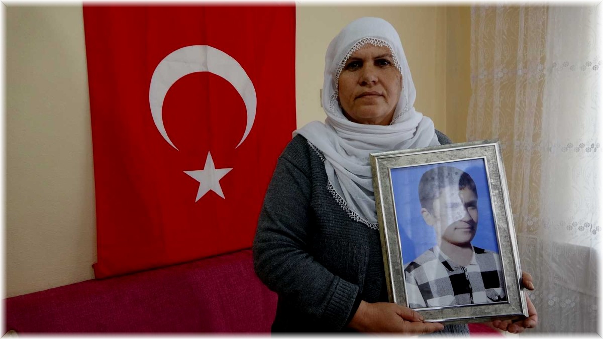 Muş'ta evlat nöbetini sürdüren anne, oğluna kavuşacağı günü bekliyor