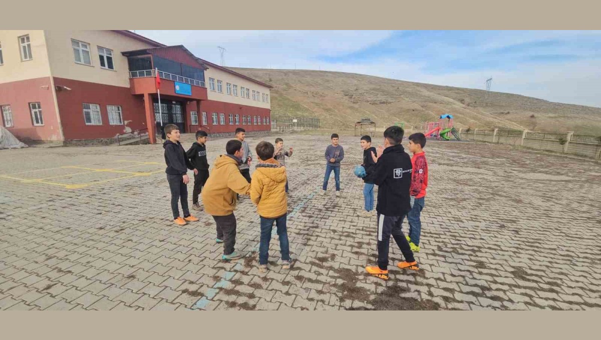 Muş'ta geleneksel oyunlar yaşatılıyor