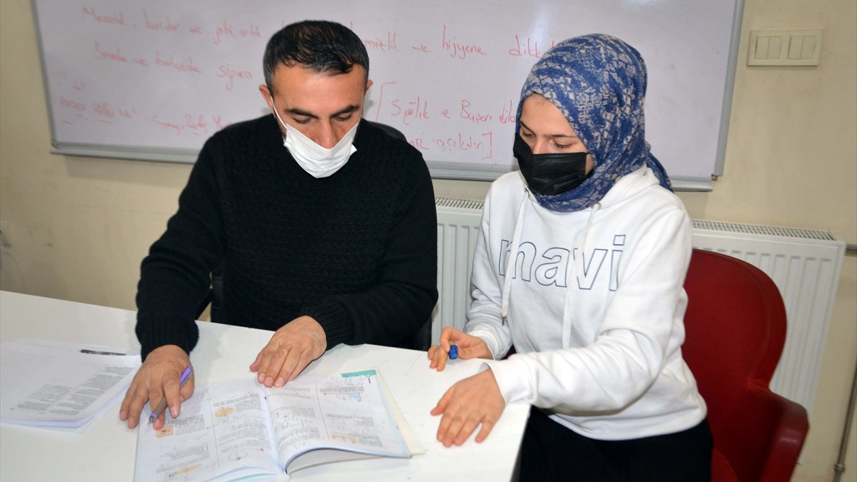 Muş'ta gençler, belediye bünyesindeki kurslarda geleceğe hazırlanıyor