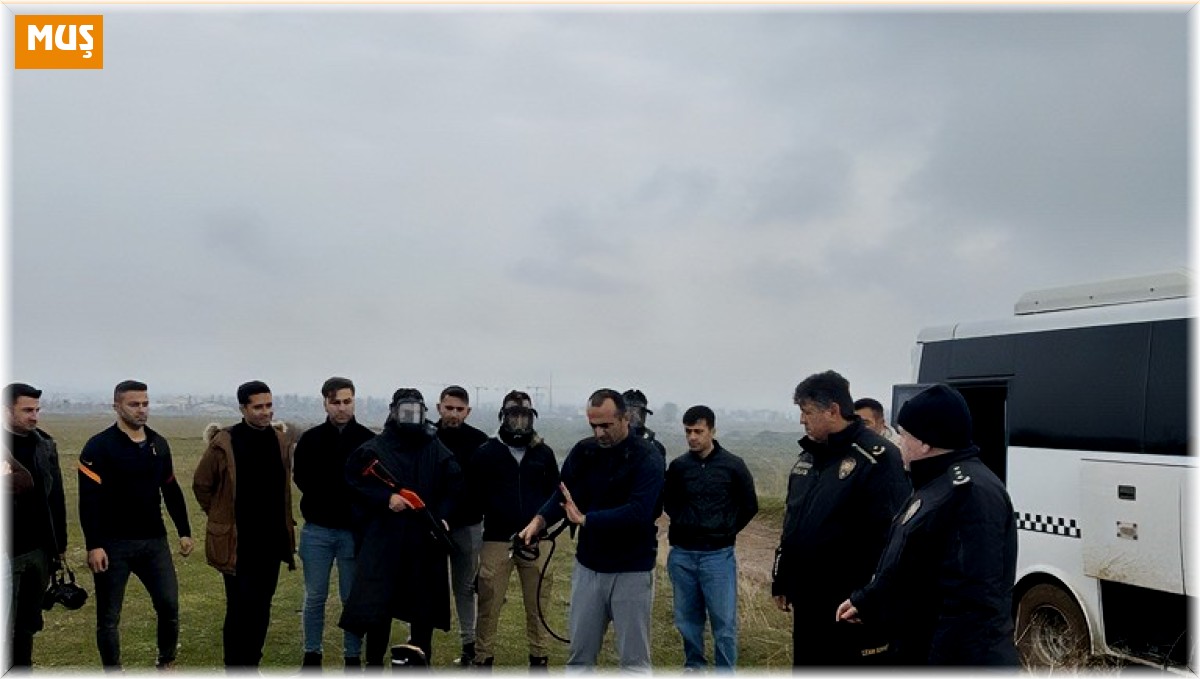 Muş'ta göz yaşartıcı gazlar ve gaz maskelerinin kullanım kursu verildi