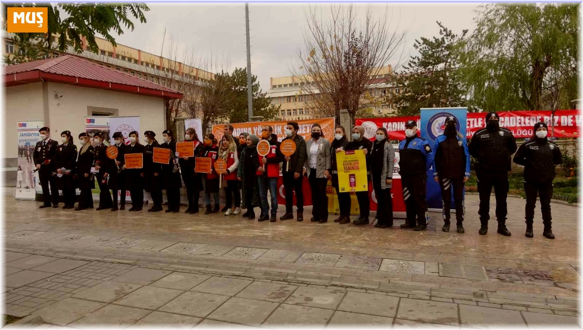 Muş'ta güvenlik güçleri kadınlara KADES'i tanıttı
