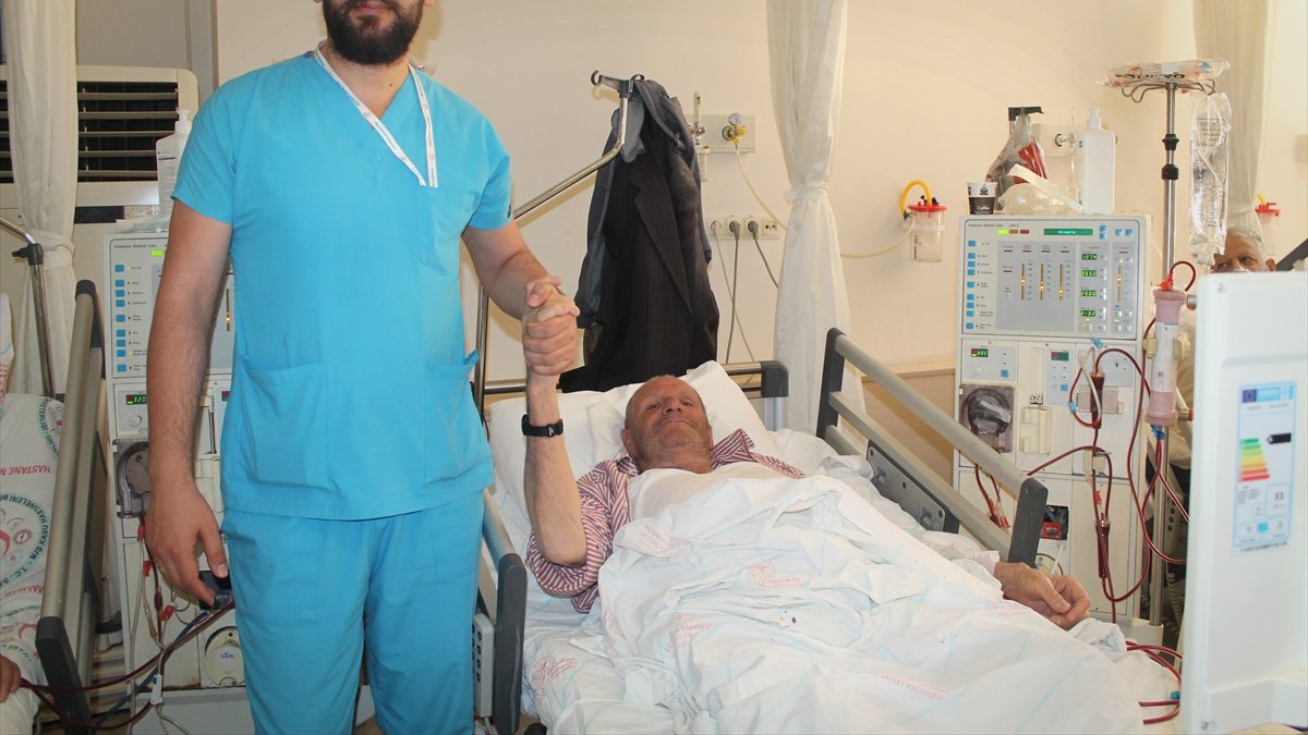 Muş'ta hastane çalışanları hastalarla bayramlaştı