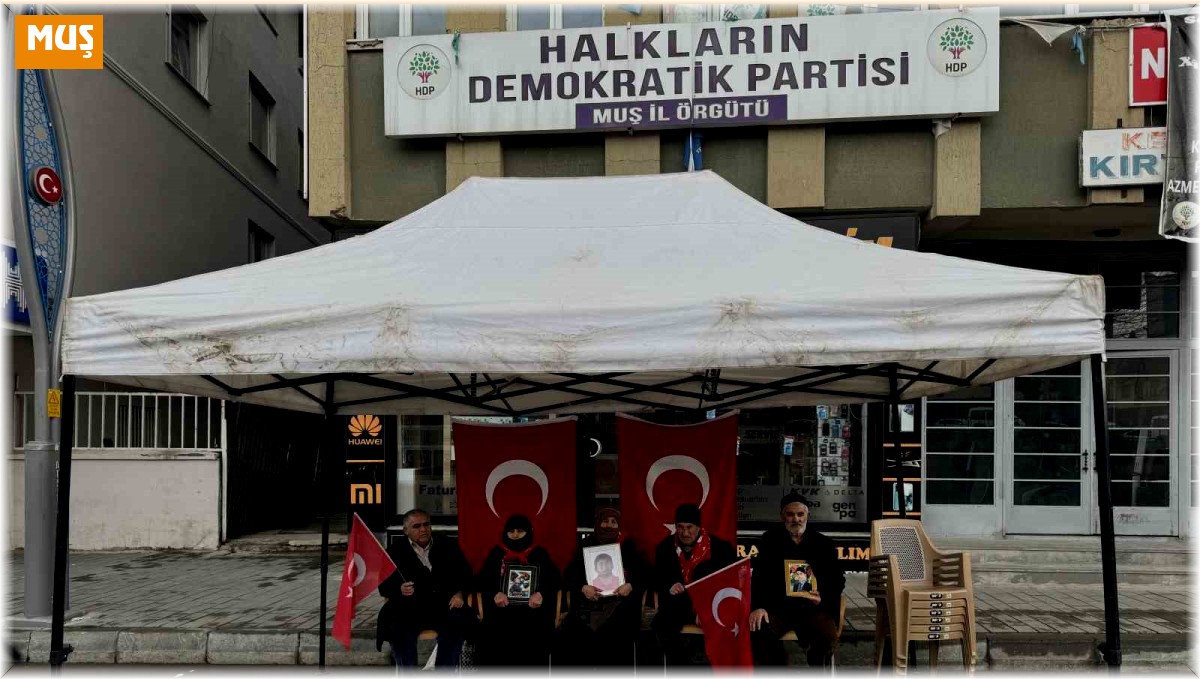 Muş'ta HDP önündeki evlat nöbeti devam ediyor