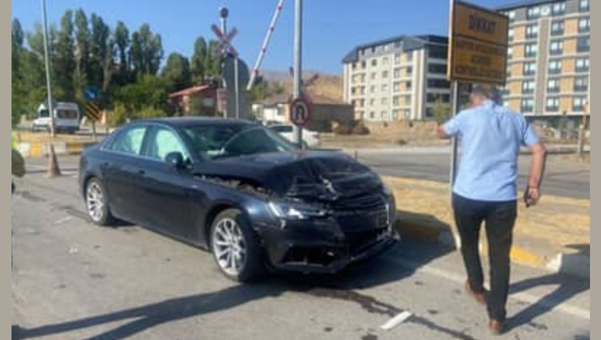 Muş'ta hemzemin geçitte kaza: 2 yaralı