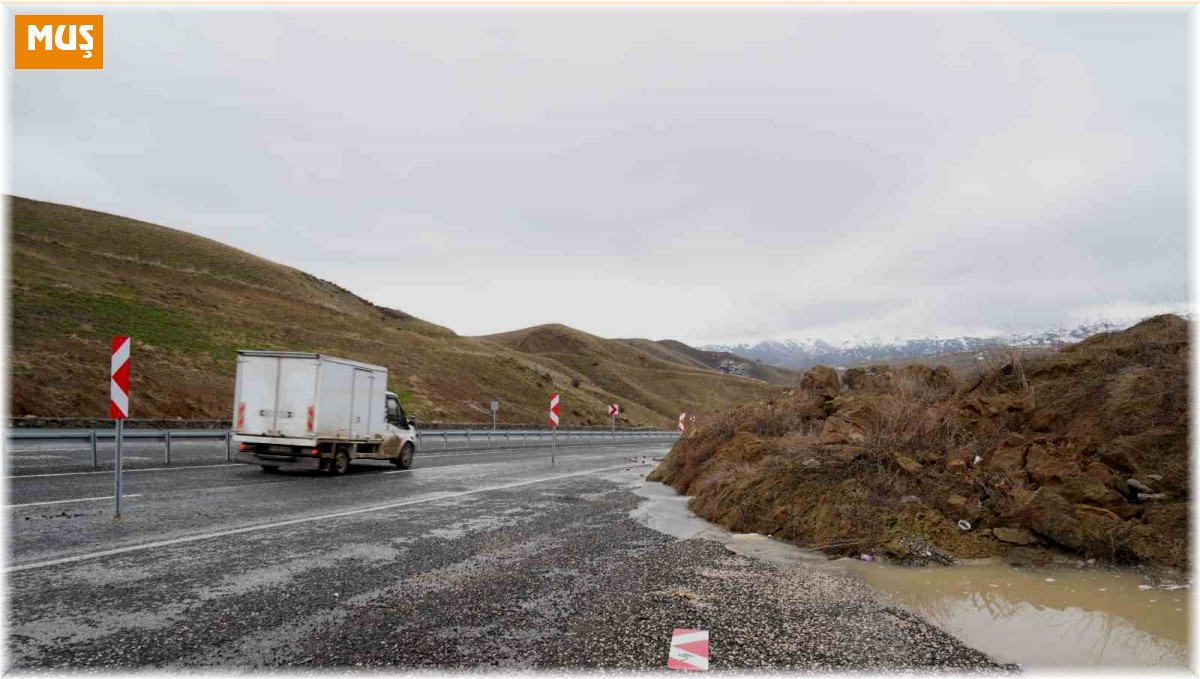 Muş'ta heyelan meydana gelen alanda inceleme başlatıldı