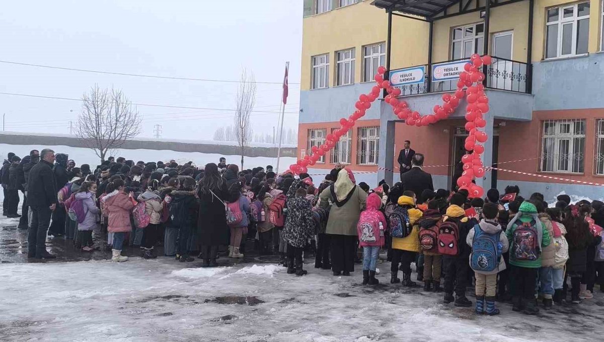Muş'ta ikinci dönem "Bayrak Sevgisi" temasıyla başladı