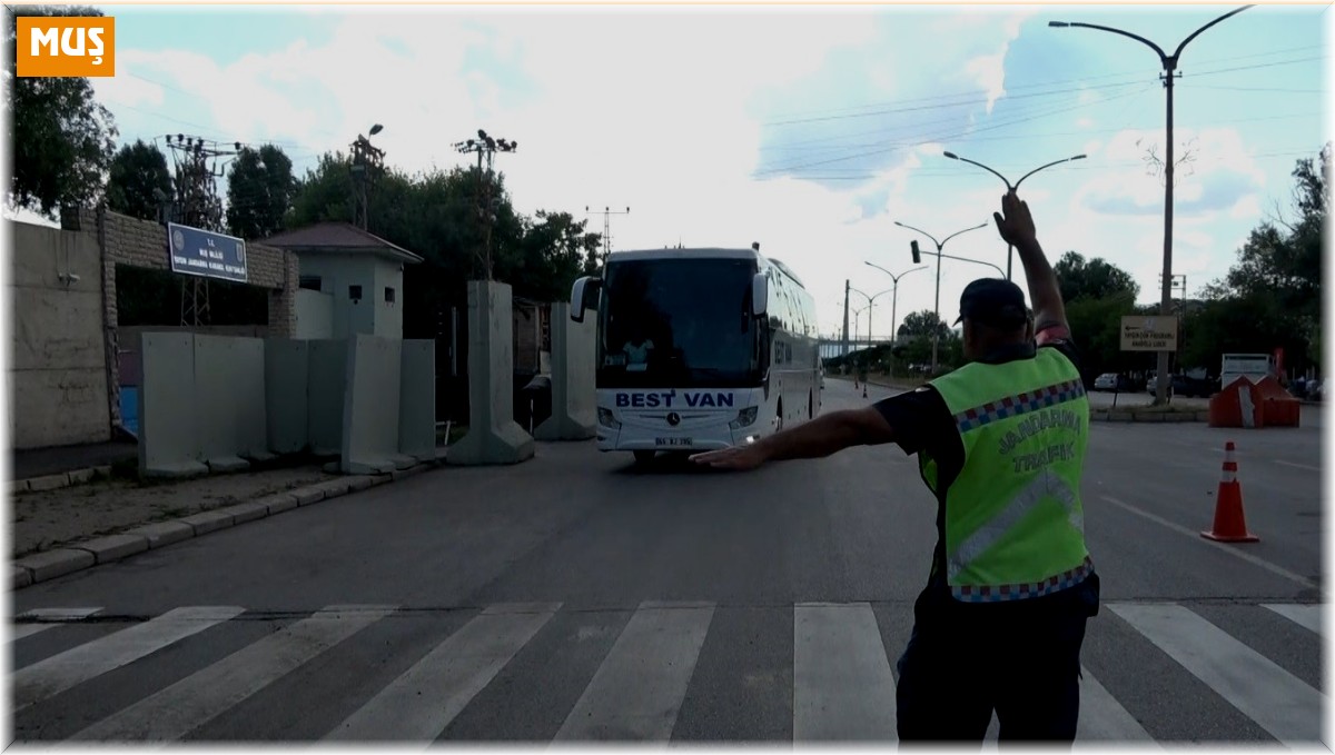 Muş'ta jandarma ekiplerinden bayram denetimi