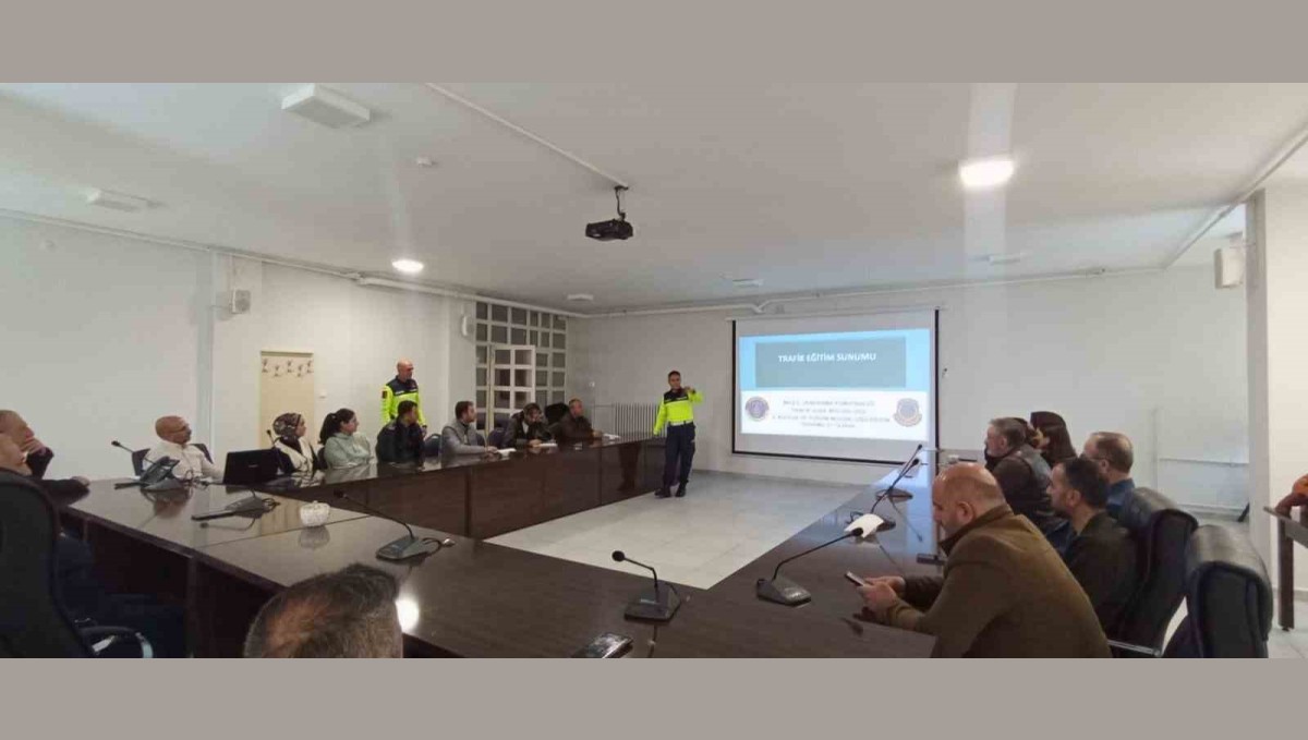 Muş'ta jandarma ekiplerinden trafik eğitimi