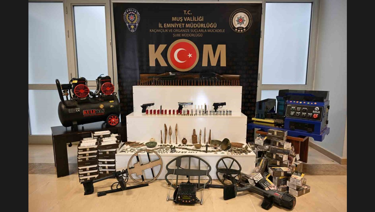 Muş'ta kaçakçılık operasyonu: Çok sayıda silah, mühimmat ve tarihi eser ele geçirildi