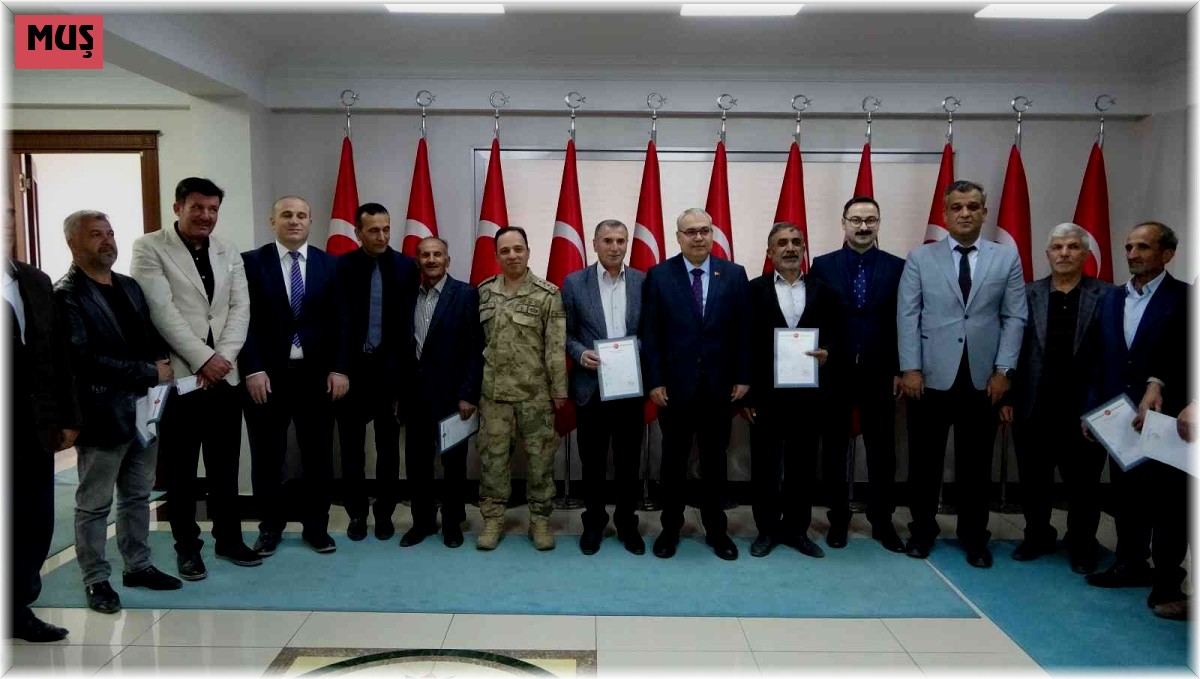 Muş'ta kadastro sorunu çözülen Kayalısu köyü sakinleri tapularına kavuştu