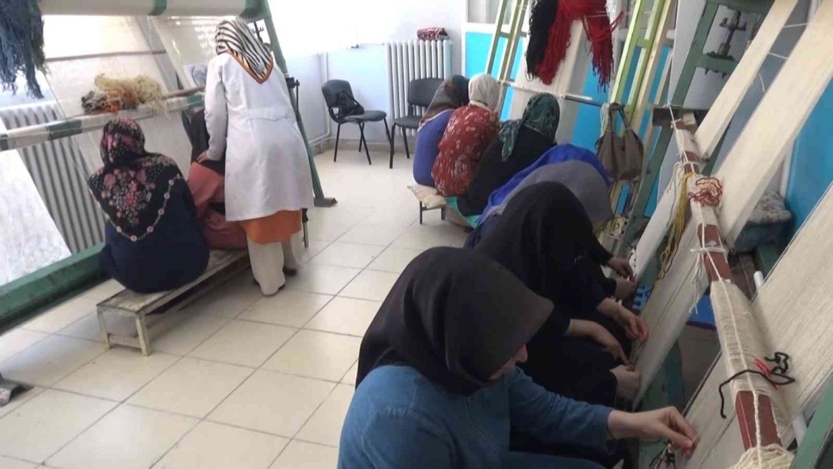 Muş'ta kadınlar ADEM kurslarıyla meslek ediniyor