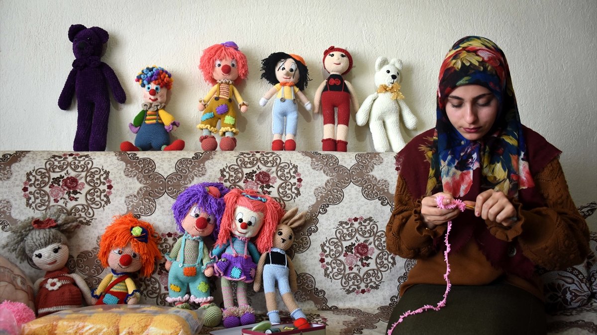 Muş'ta kadınlar, evde yaptıkları oyuncakları satarak aile bütçesine katkı sunuyor