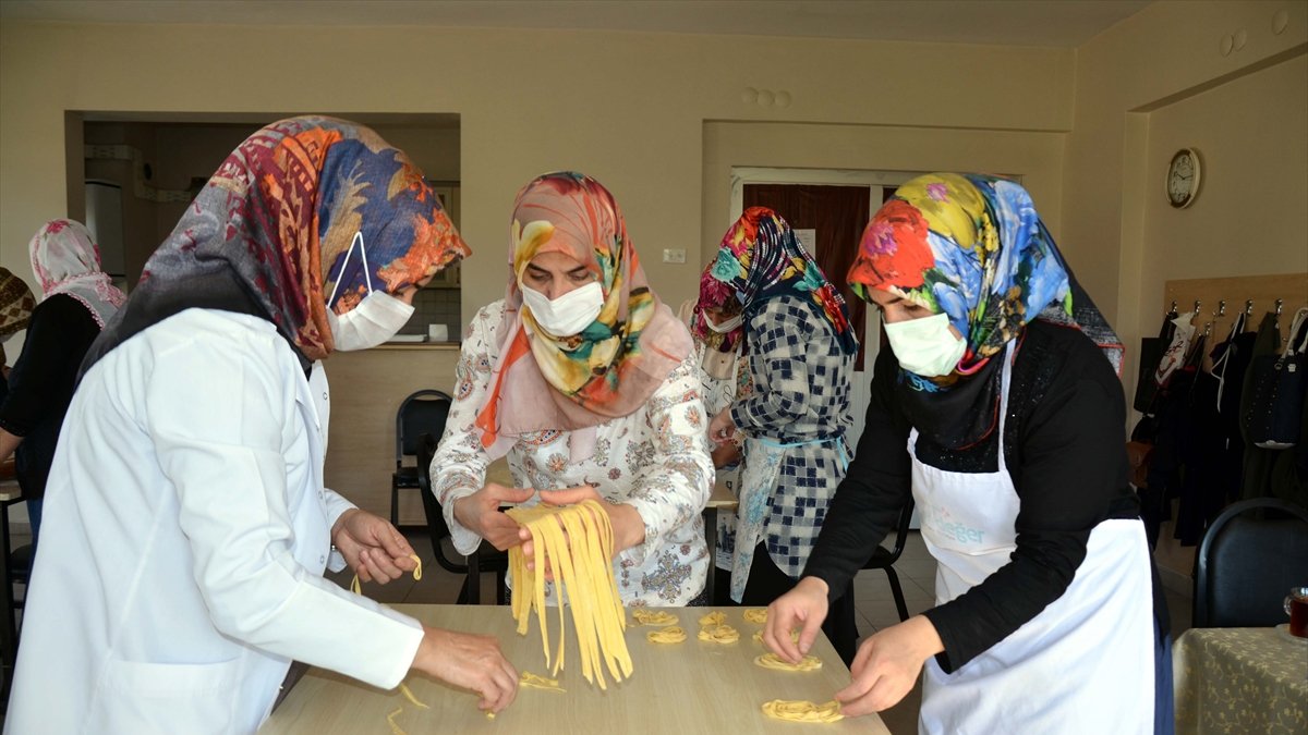 Muş'ta kadınlar meslek edindirme kurslarıyla aile bütçesine katkı sunuyor