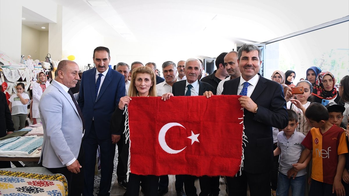 Muş'ta kadınların kurslarda yaptığı ürünler sergilendi