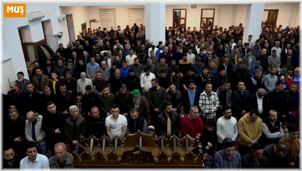 Muş'ta kadir gecesi dualarla idrak edildi