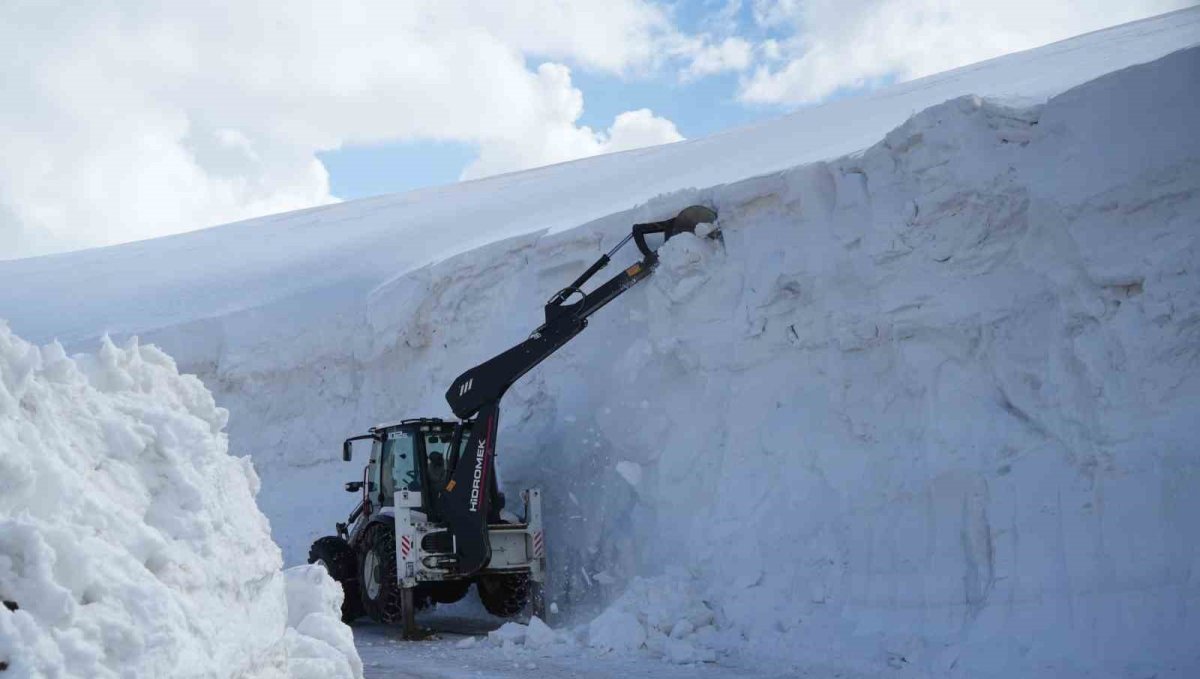 Muş'ta kar kalınlığı 6 metreyi aştı