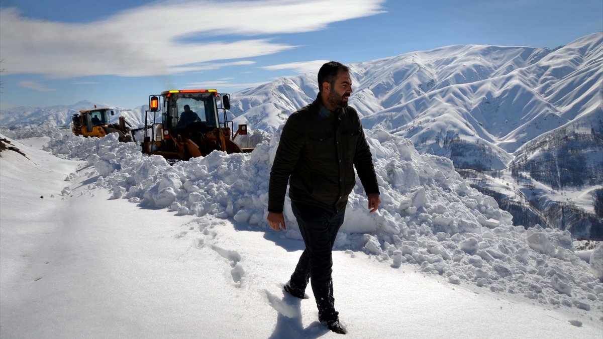 Muş'ta kar nedeniyle kapanan yol 6 günde açılabildi