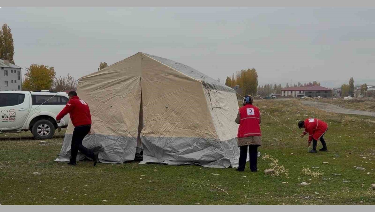 Muş'ta Kızılay ekiplerinden afet yönetimi için saha tatbikatı