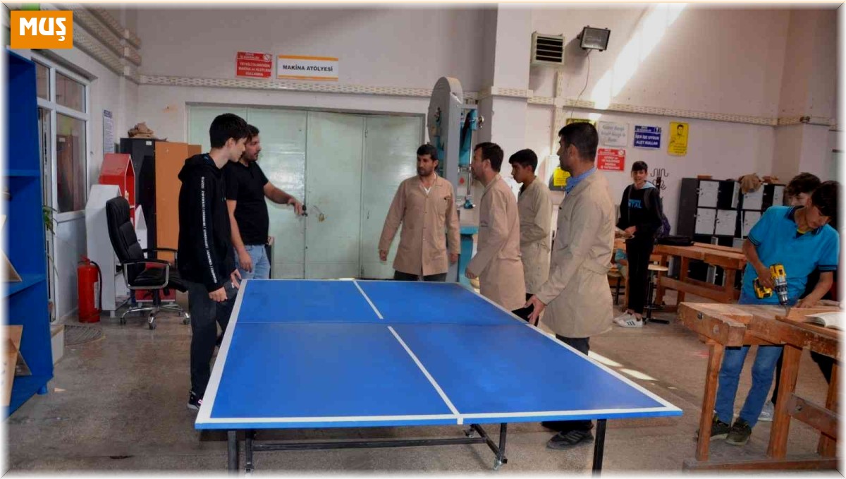 Muş'ta köy okulları için tenis masası üretimine başlandı