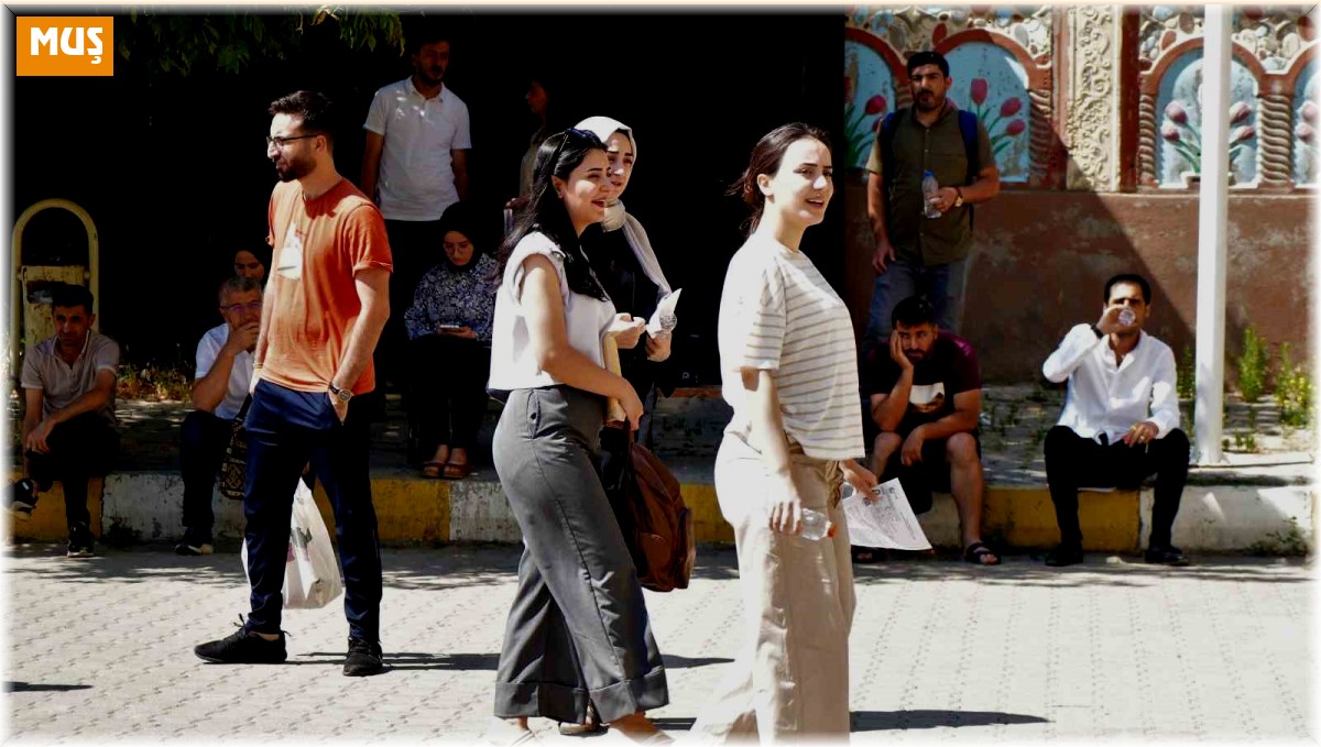 Muş'ta KPSS Lisans Sınavı'nın ilk oturumu başladı