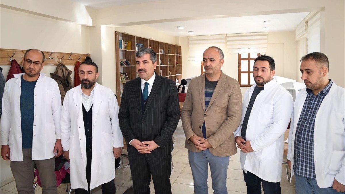 Muş'ta kurulan Bilgi Evlerinde sınava hazırlanan öğrencilere eğitim veriliyor