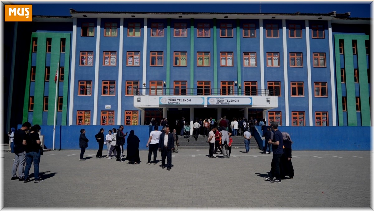 Muş'ta LGS'nin ilk oturumu başladı