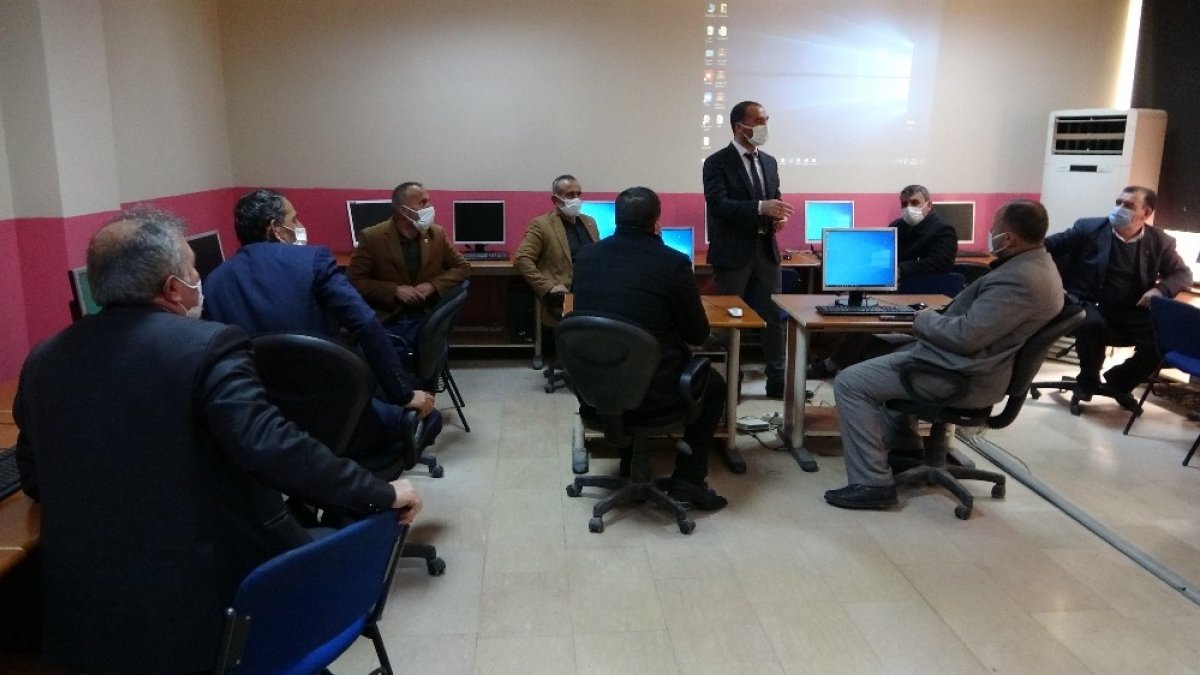 Muş'ta mahalle ve köy muhtarlarına bilgisayar eğitimi